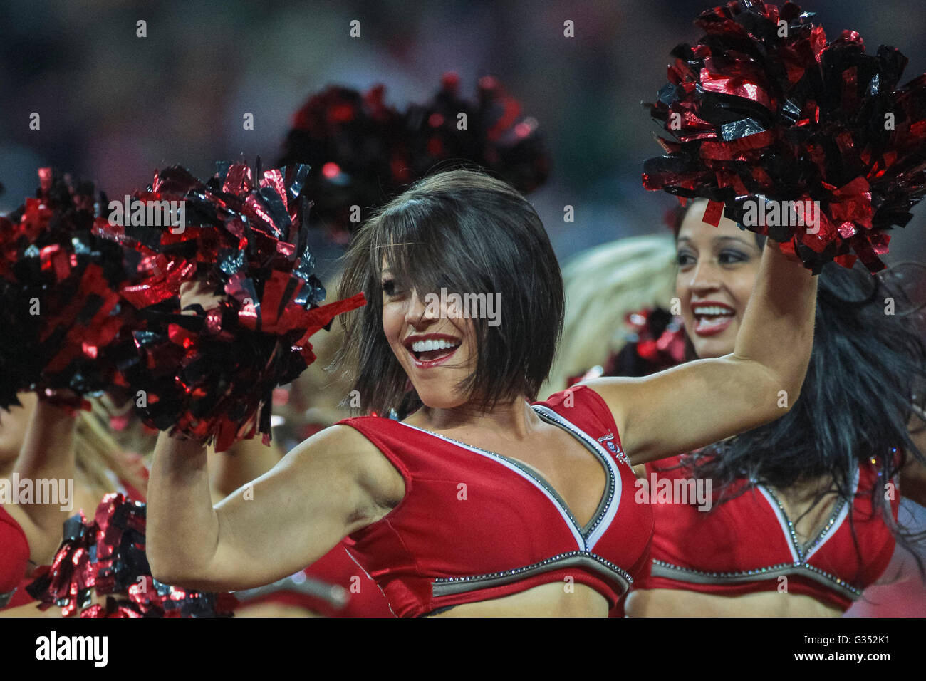 Cheerleaders di Tampa Bay Buccaneers ballare durante la NFL gioco internazionale tra il Tampa Bay Buccaneers e il Foto Stock