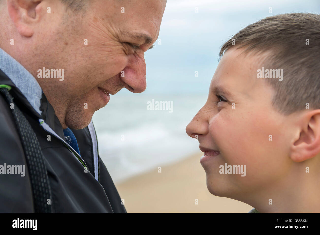 Padre e figlio - espressione di persone Foto Stock