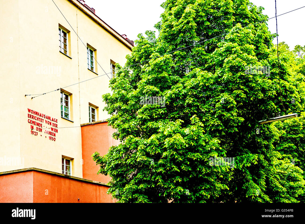 Wohnhauskomplex in Wien, sog. Gemeindebau; Vienna, Austria, 'municipality edificio", basso costo alloggiamento pubblico. Foto Stock