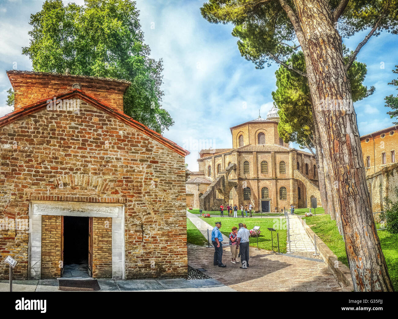 Famosa Basilica di San Vitale, uno dei più importanti esempi di paleocristiano di arte bizantina in Europa occidentale, a Ravenna Foto Stock