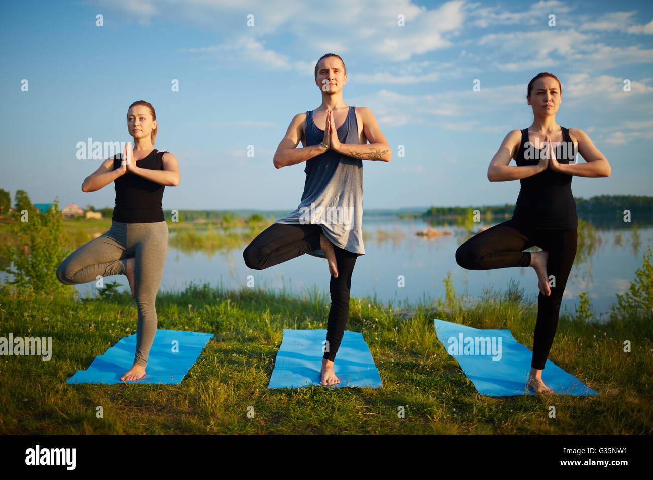 Yoga in gruppo Foto Stock