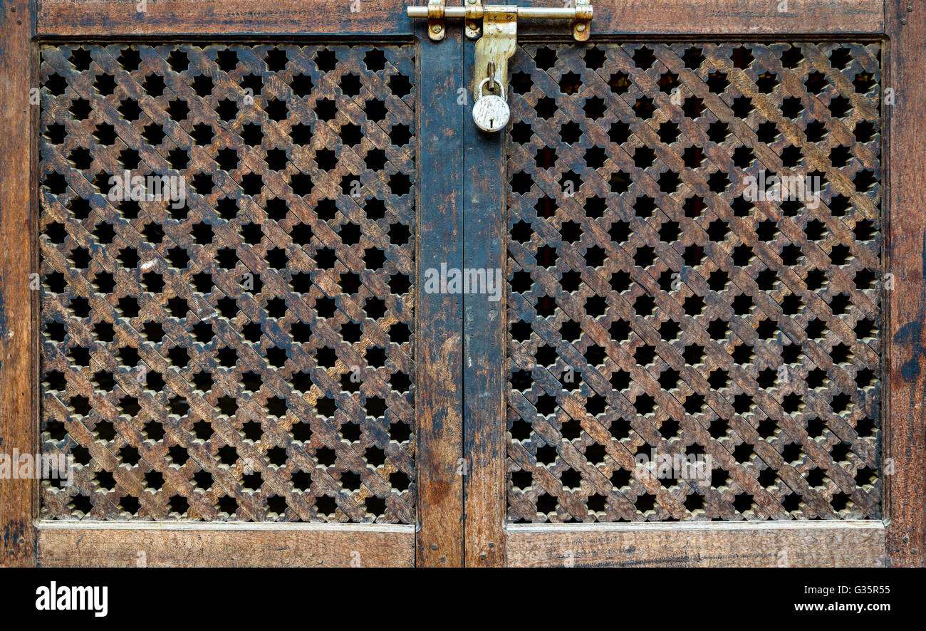 Bloccato nepalesi in legno porta e finestra chiamata Ankhi jhyal Foto Stock