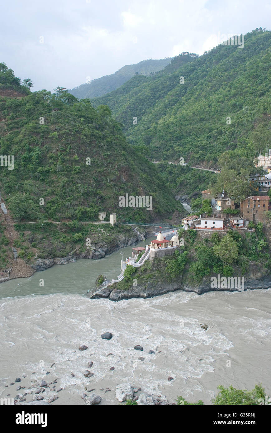 Rudraprayag, confluenza del santo Mandakini e Alakananda fiumi, Uttarakhand, India Foto Stock