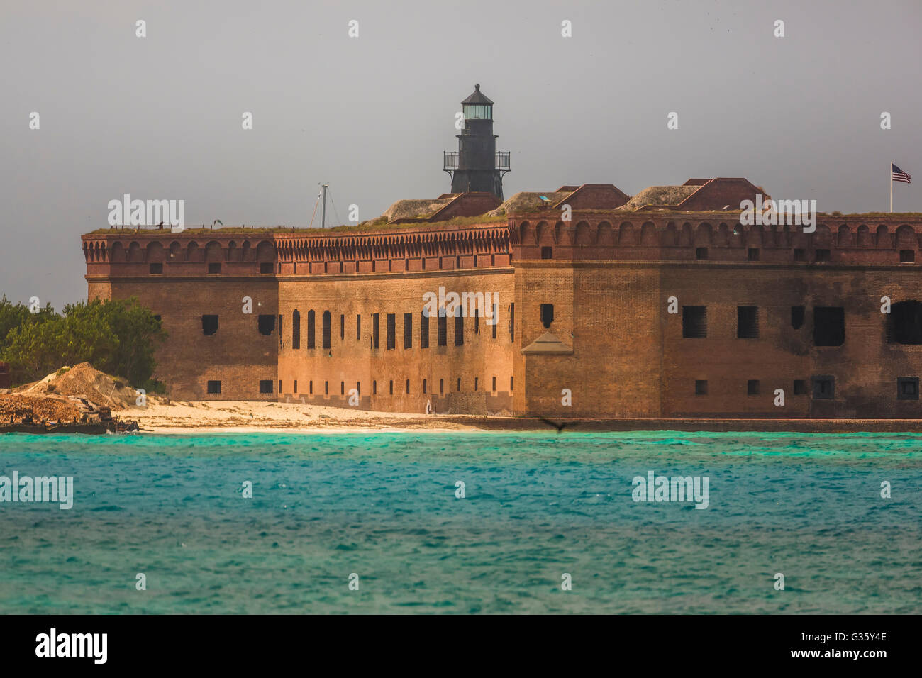 Avvicinando Fort Jefferson e Giardino Luce chiave in traghetto, Parco Nazionale di Dry Tortugas, Florida, Stati Uniti d'America Foto Stock