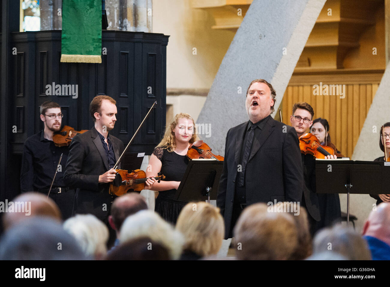 Bryn Terfel eseguendo nella Cattedrale di Llandaff a Cardiff come parte inaugurale del Festival della voce Foto Stock