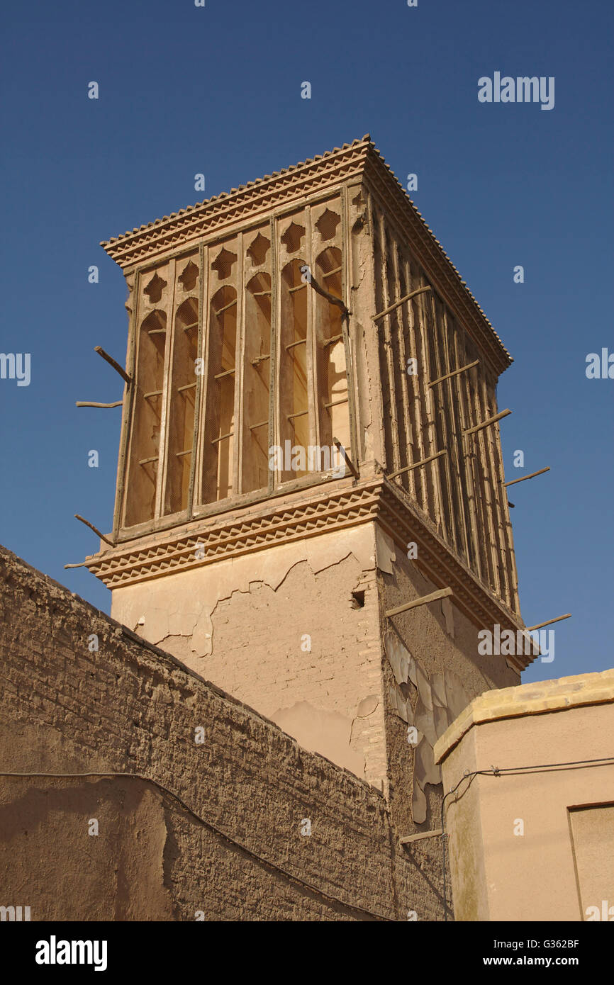 Torre eolica, storico impianto di raffreddamento per case residenziali, Yazd, Iran Foto Stock