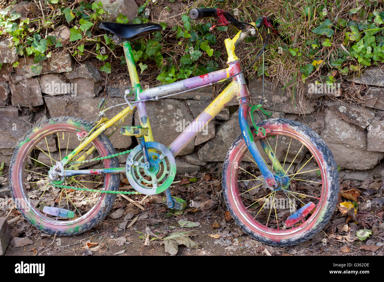 Un dipinto a mano multi colore biciclette BMX Foto Stock