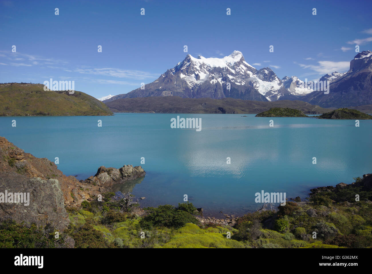 Il lago Pehoe e Cerro Paine Grande, Parco Nazionale Torres del Paine, Cile Foto Stock