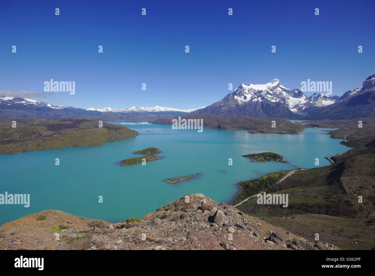 Il lago Pehoe e Cerro Paine Grande Dal Mirador Condor, Parco Nazionale Torres del Paine, Cile Foto Stock