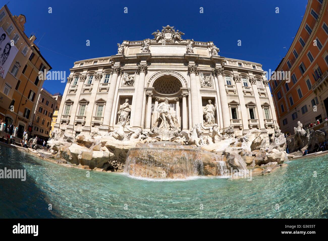 La folla di turisti alla Fontana di Trevi, Roma, Italia, Europa Foto Stock