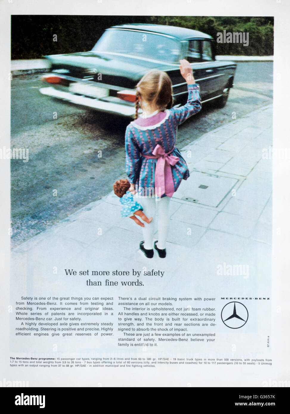 Anni sessanta annuncio rivista Pubblicità Mercedes Benz vetture. Foto Stock
