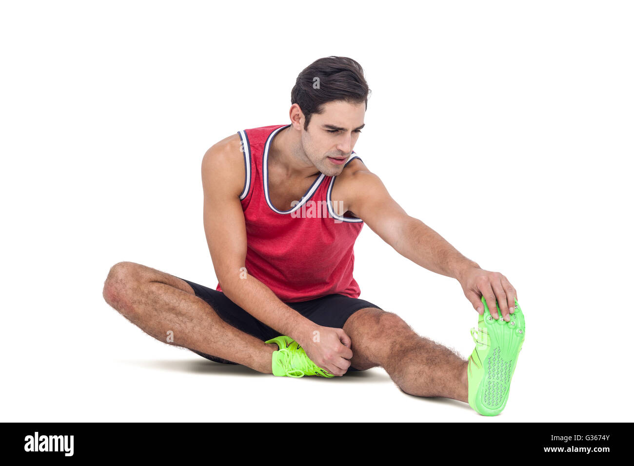 Atleta maschio che allunga la posteriori della coscia Foto Stock