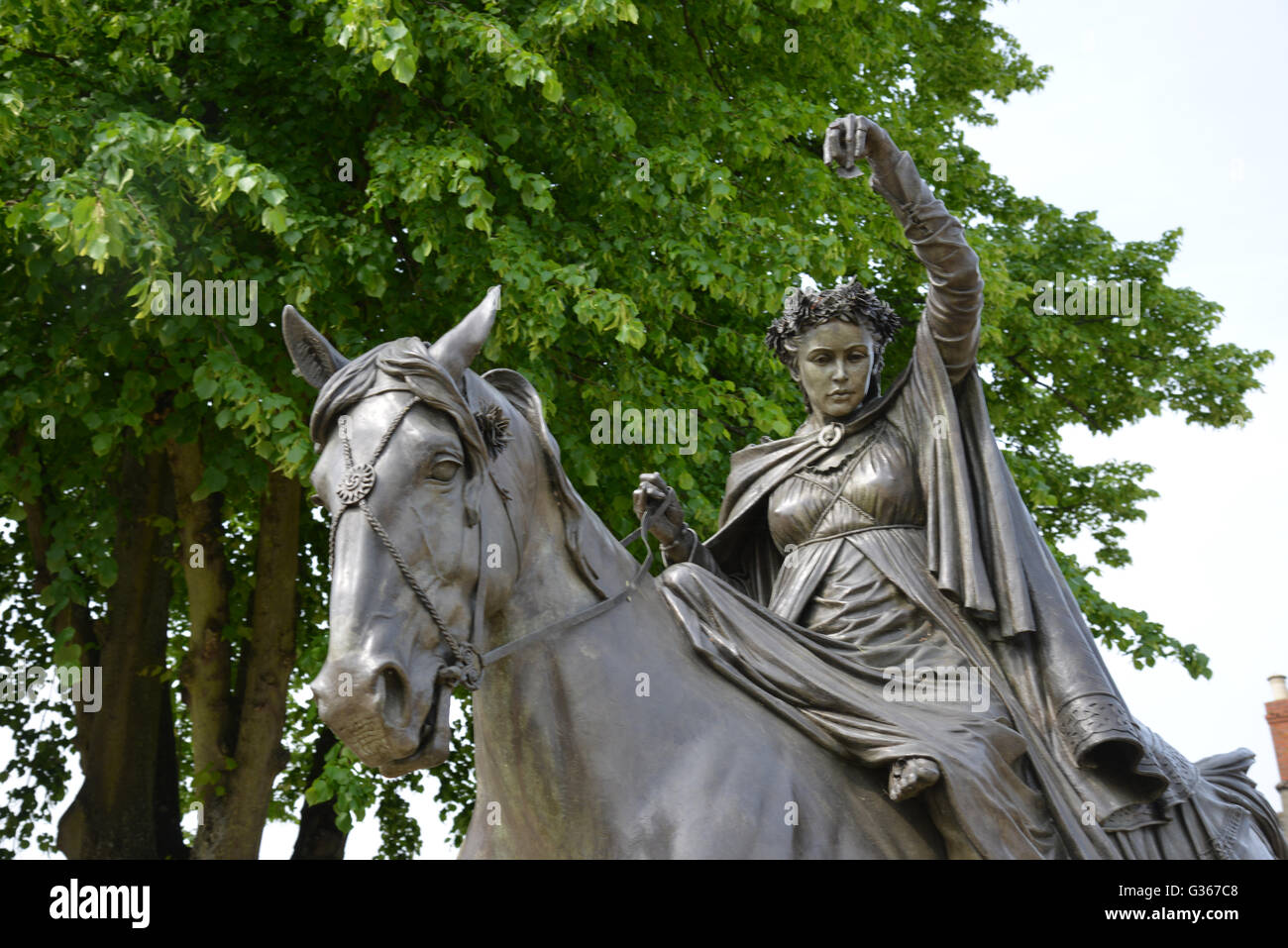 Signora bianca statua, la croce, Banbury, Oxfordshire Foto Stock