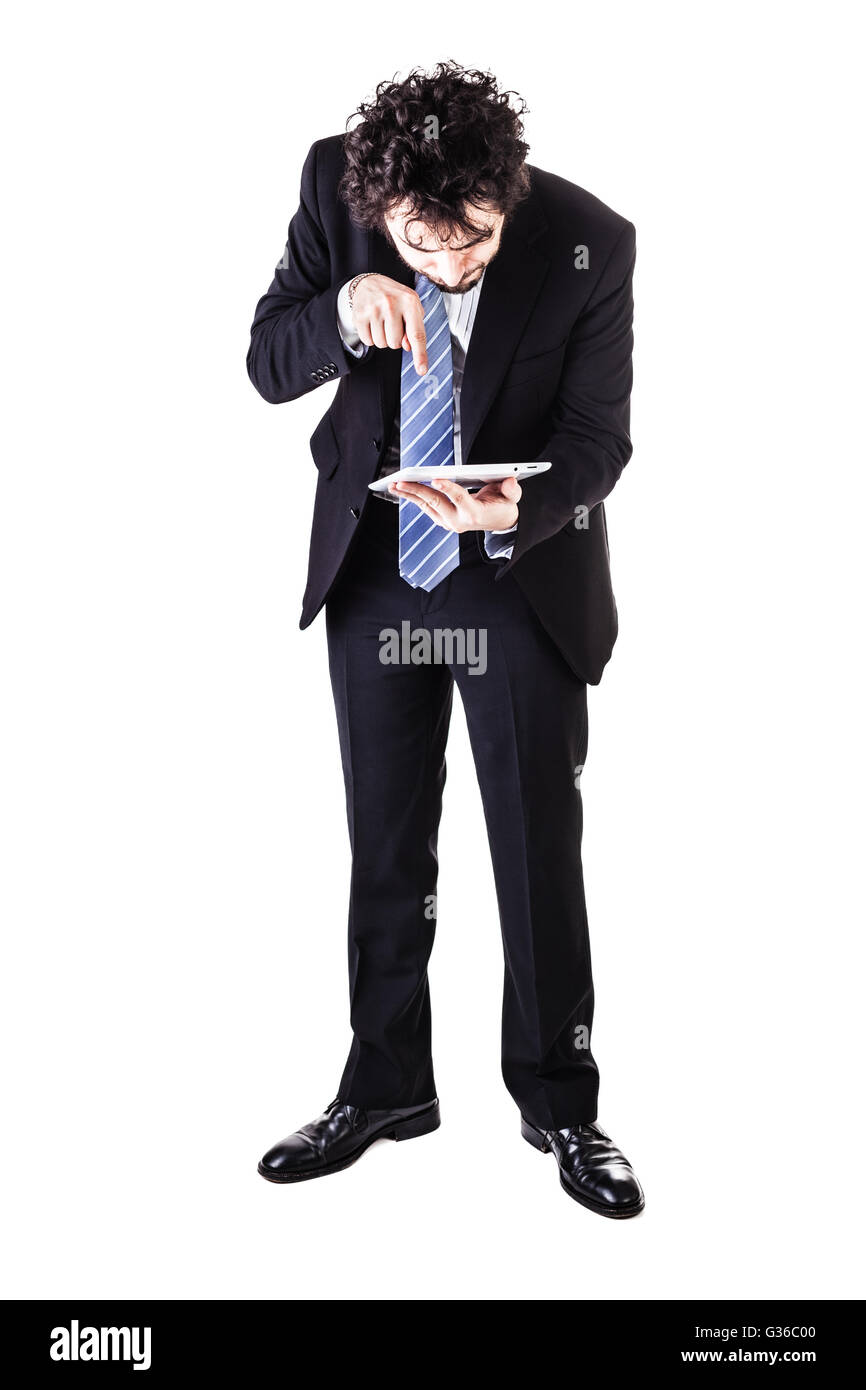 Un giovane e bello imprenditore tenendo un tablet isolate su uno sfondo bianco Foto Stock