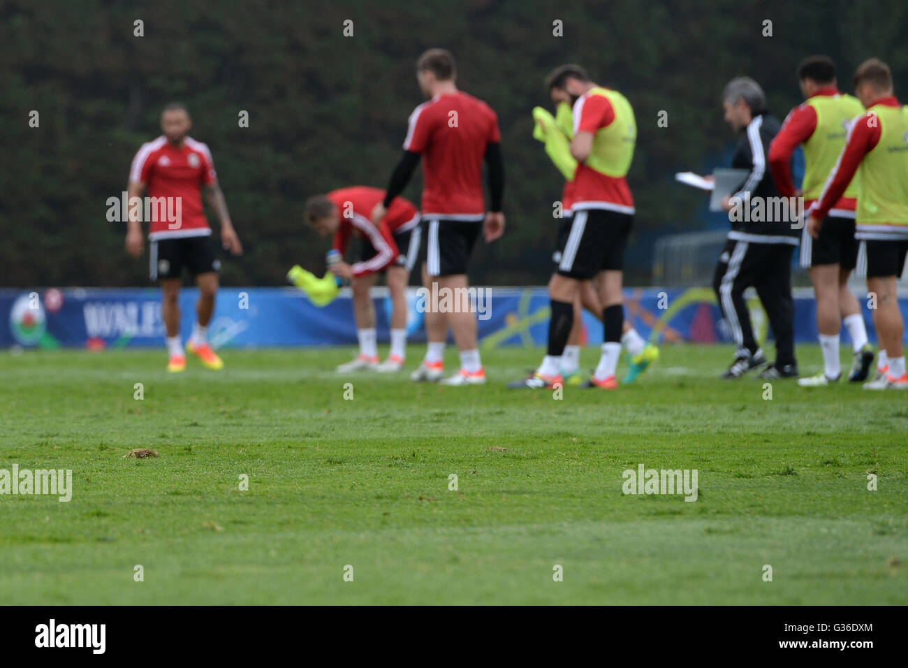 Vista generale del campo durante una sessione di allenamento al Wales Media Center, Complex Sportif du Cosec, Dinard. PREMERE ASSOCIAZIONE foto. Data immagine: Mercoledì 8 giugno 2016. Vedi PA storia CALCIO Galles. Il credito fotografico dovrebbe essere: Joe Giddens/PA Wire. Per ulteriori informazioni, chiamare il numero +44 (0)1158 447447 Foto Stock