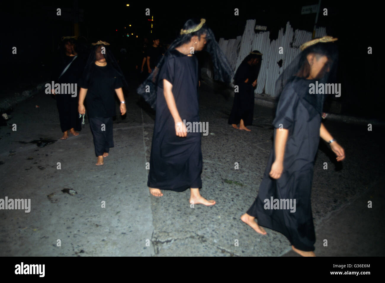 Processione del giovedì di Maunday, Donne in Nero, Manila, Filippine Foto Stock Processione del giovedì di Maunday, Donne in Nero, Manila, Filippine Foto Stock