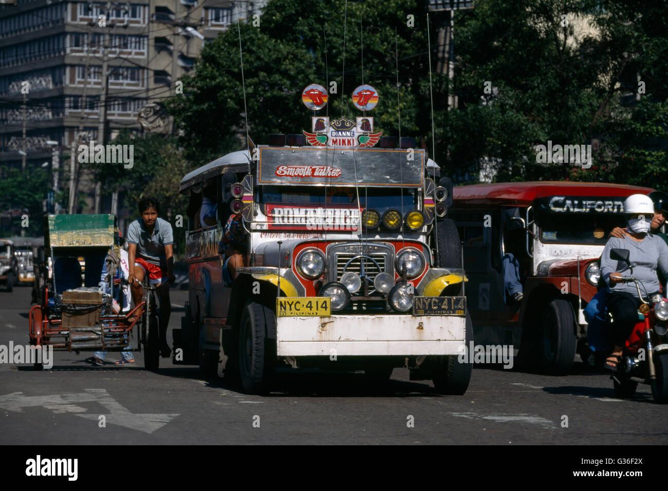 Jeepneys e traffico, Manila, Filippine Foto Stock