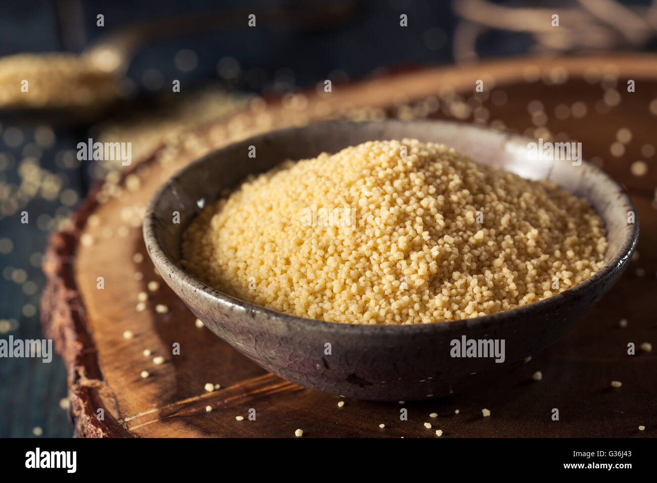 Materie organiche di couscous francese in una ciotola Foto Stock