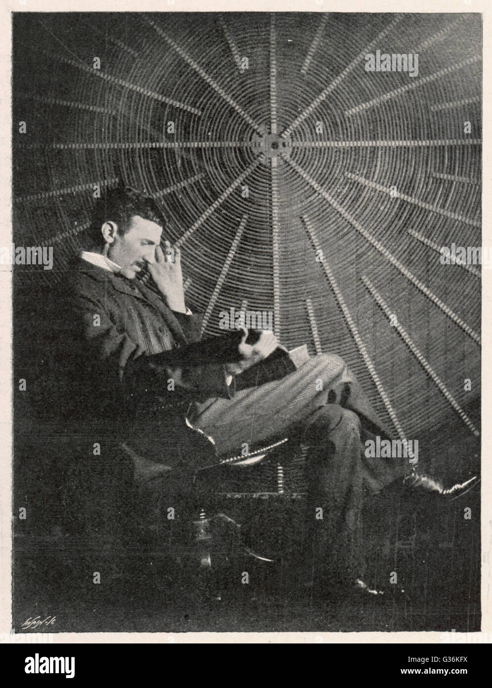 Nikola Tesla (1856-1943), Croato inventore nel suo laboratorio americano Foto Stock