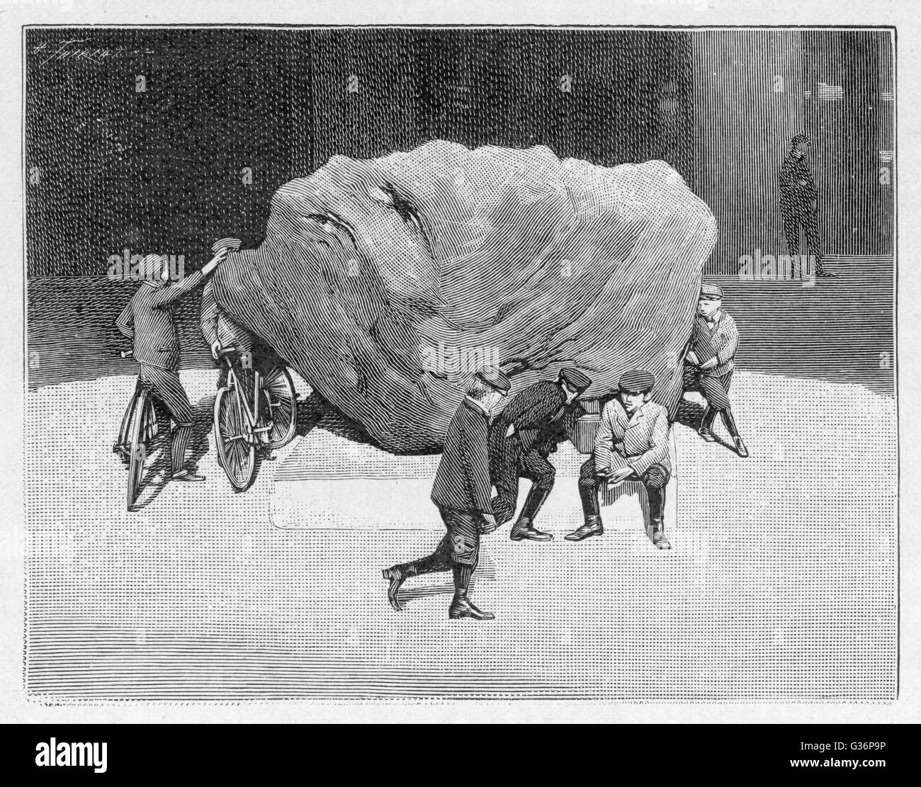 Una grande meteorite ferroso trovato a Cape York, Groenlandia, dall'American explorer Robert Edwin Peary e prese per scopi di visualizzazione per il Museo di Storia Naturale di New York. (1 di 2) Data: 1894 Foto Stock