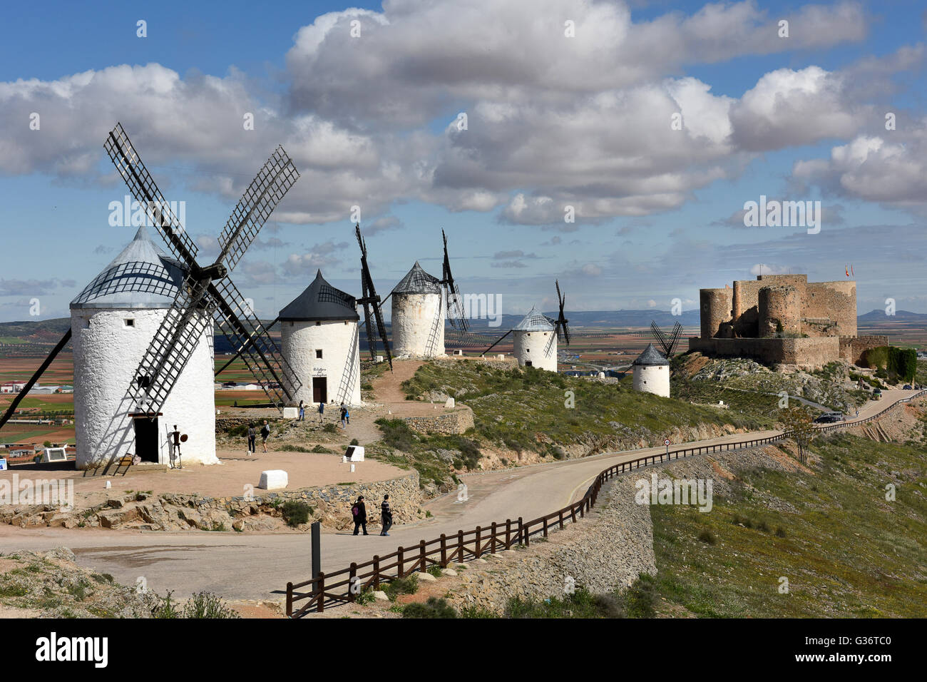 Vecchi Mulini a vento a Consuegra Ruta de Don Chisciotte Castilla La Mancha Spagna Europa Foto Stock Vecchi Mulini a vento a Consuegra Ruta de Don Chisciotte Castilla La Mancha Spagna Europa Foto Stock