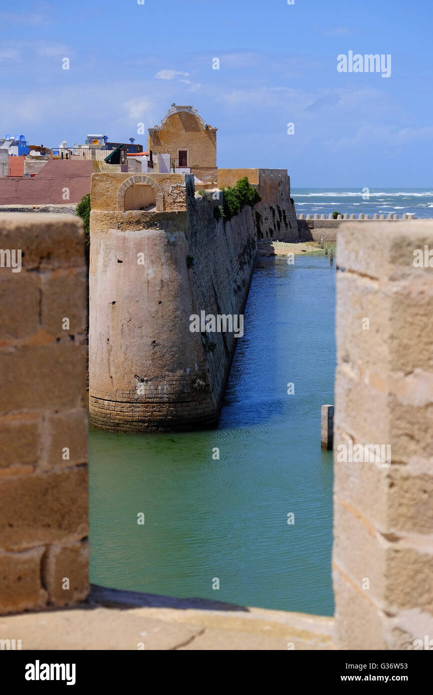 Bastioni di El Jadida che sorgono dal mare, Marocco Foto Stock