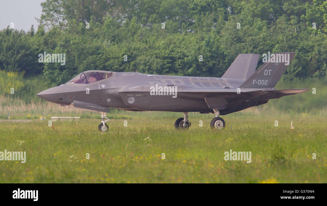 LEEUWARDEN, Paesi Bassi - 26 Maggio: F-35 fighter durante il suo primo test in Europa il 26 maggio 2016 in Leeuwarden. È il mondo Foto Stock