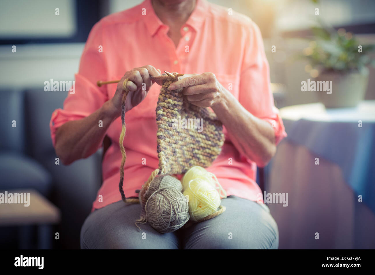 Senior donna lana per maglieria Foto Stock