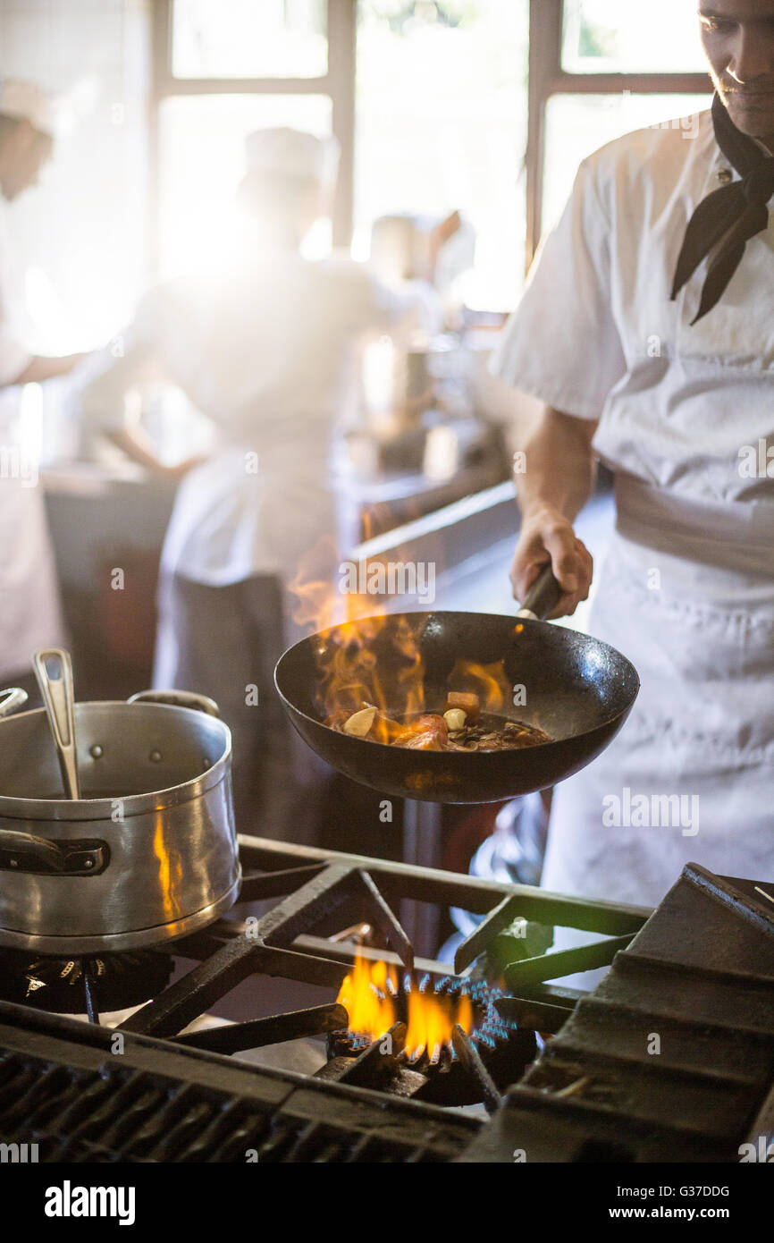 La cucina dello chef in cucina stufa Foto Stock