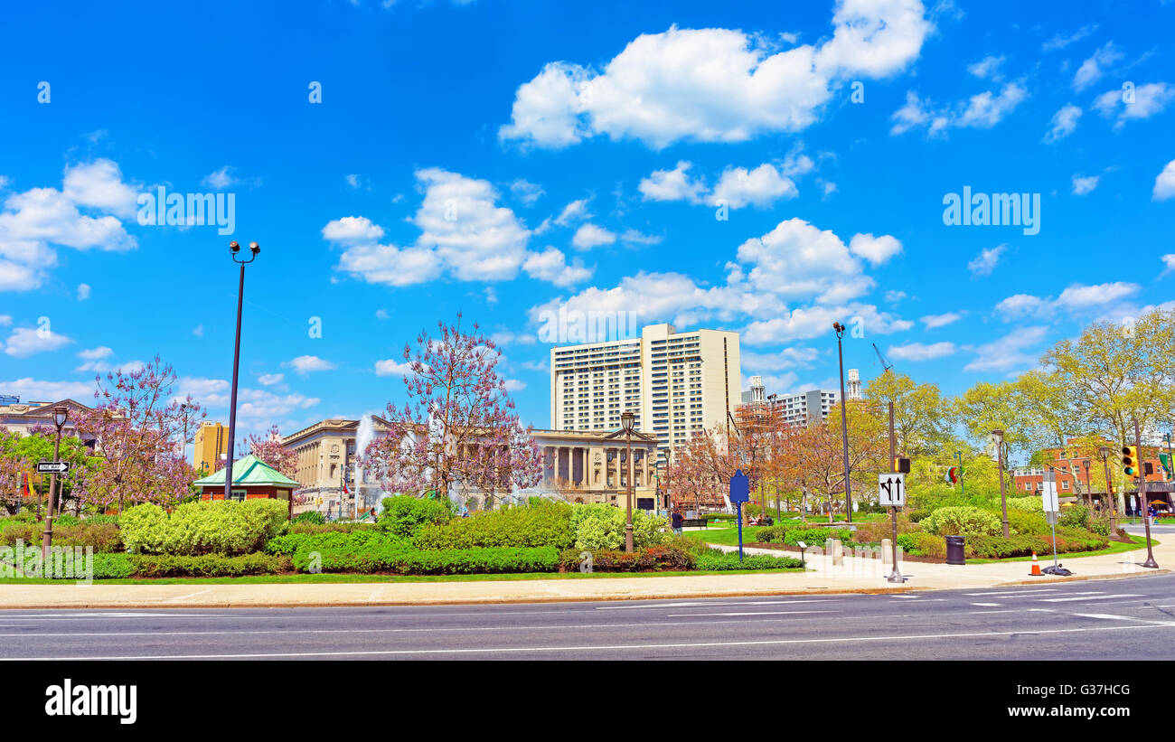 Swann Memorial Fontana e la libreria gratuita di Philadelphia, in Pennsylvania, Stati Uniti d'America. Logan Square con Swann Memorial fontana nel centro. Foto Stock
