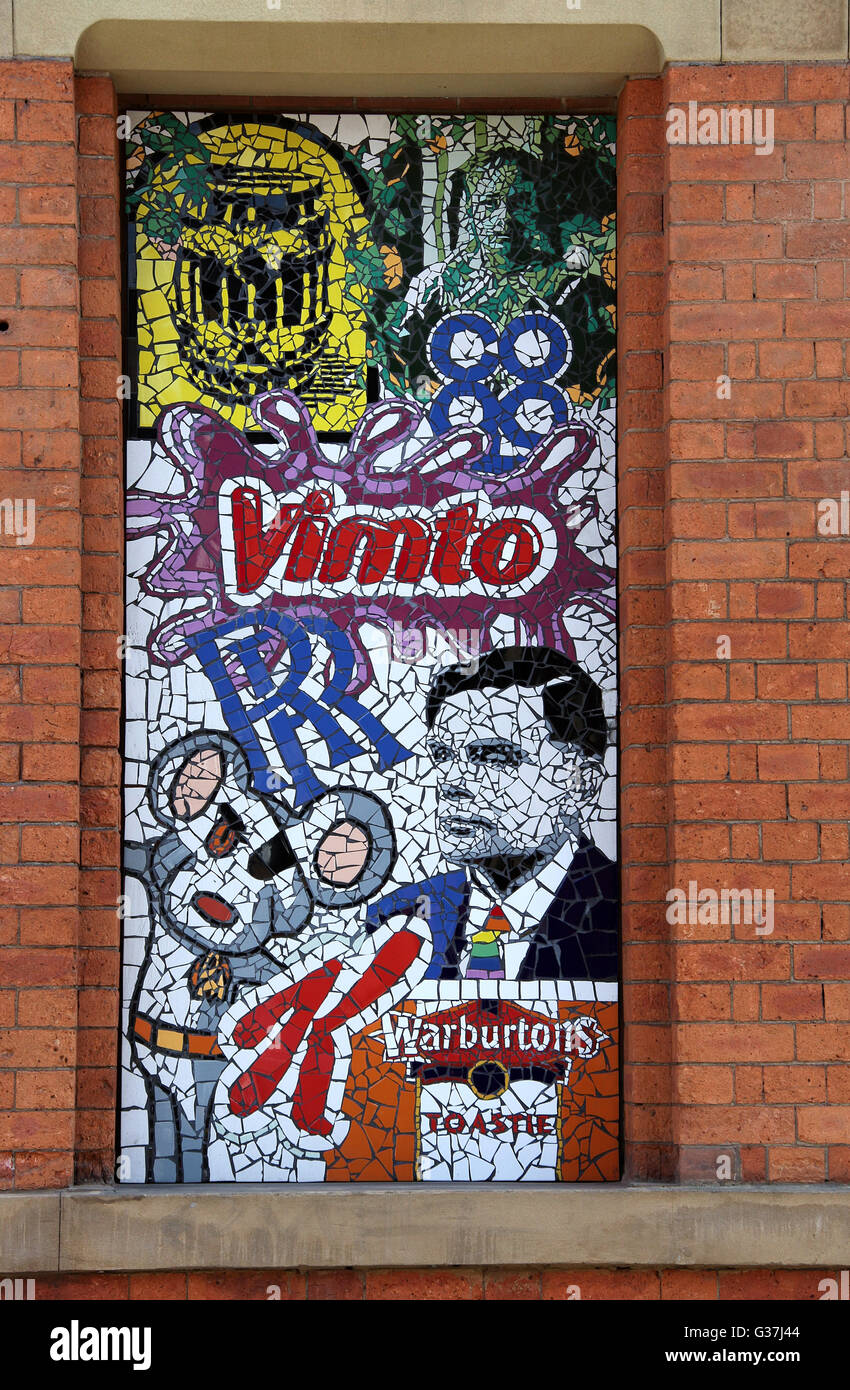 Mosaico iconico sul Tib Street lato di Afflecks emporium di Manchester che è stata creata da Mark Kennedy Foto Stock