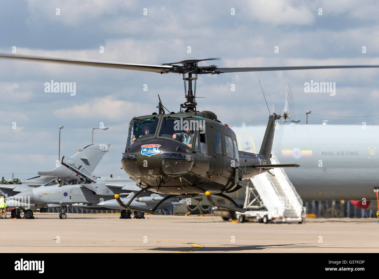 Bell UH-1H Iroquois elicottero dall'Huey Display team presso la RAF Airshow Waddington Foto Stock