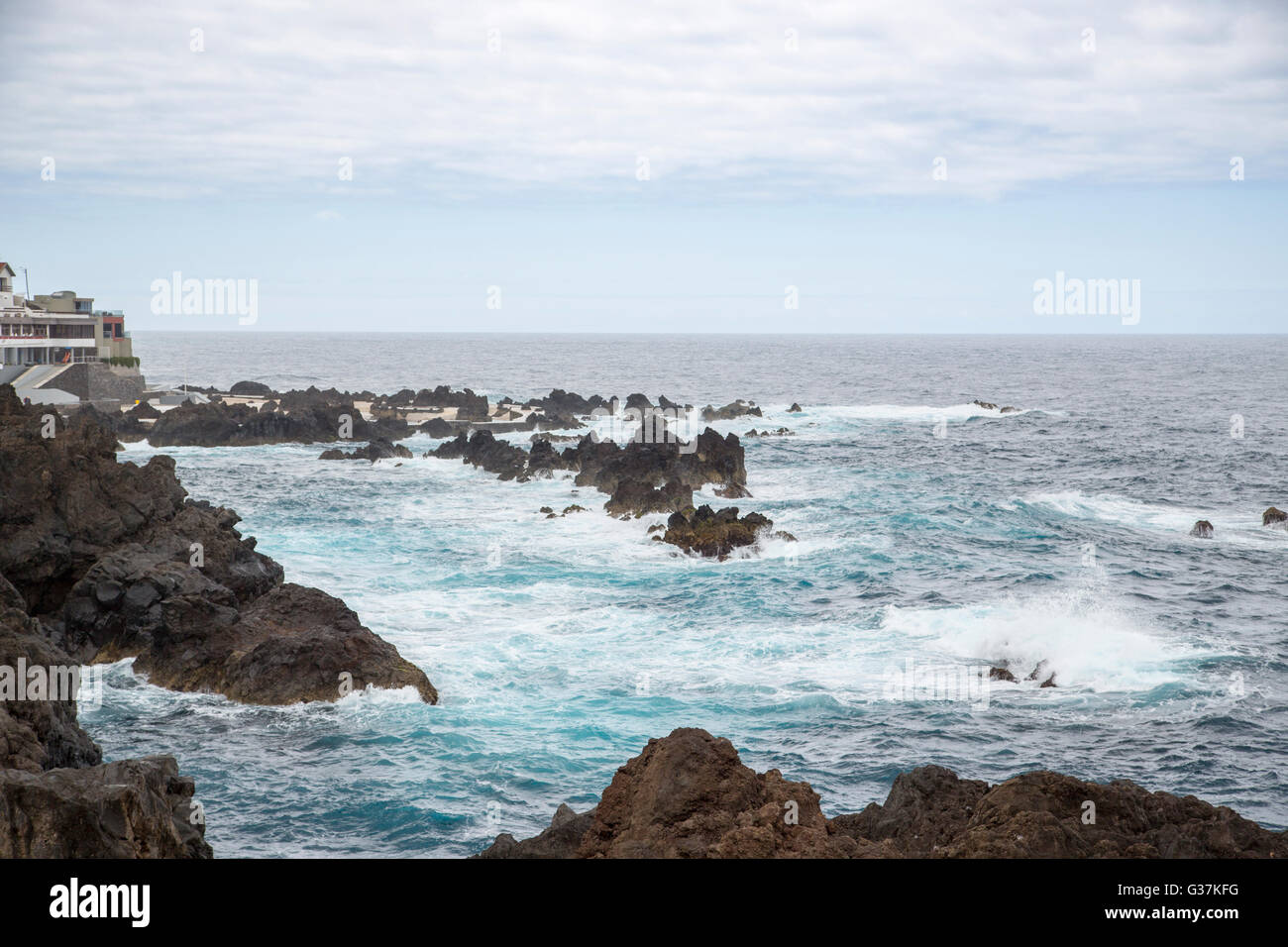 Ruvida della linea costiera di Porto Moniz, Madeira, Portogallo Foto Stock
