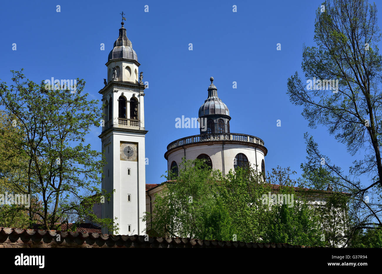 Torre campanaria e la cupola di Santa Maria in Araceli chiesa barocca a Vicenza Foto Stock