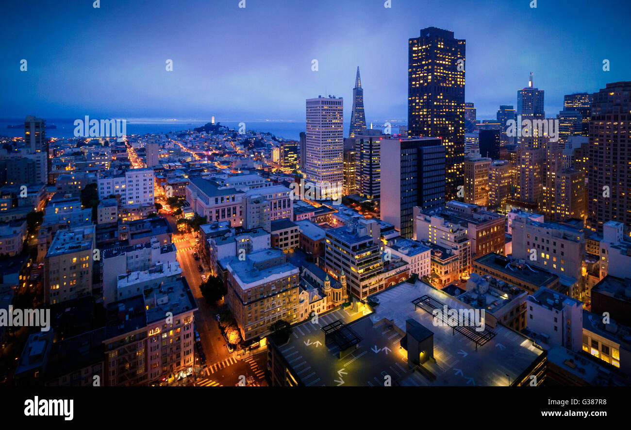 Vista aerea della skyline di san francisco di notte, california, Stati Uniti d'America Foto Stock