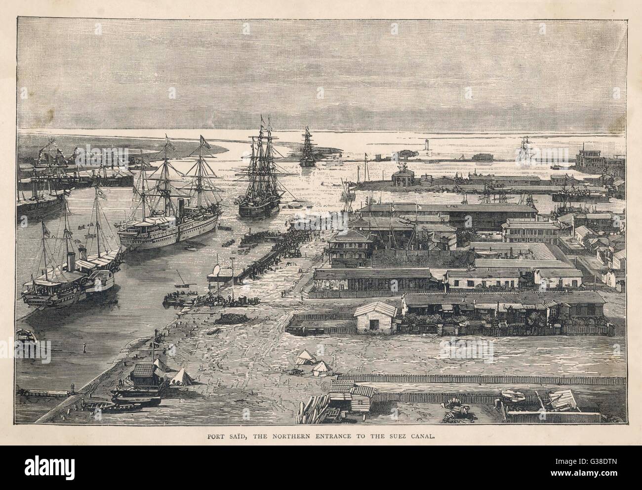 la zona del porto con banchine e attrezzature