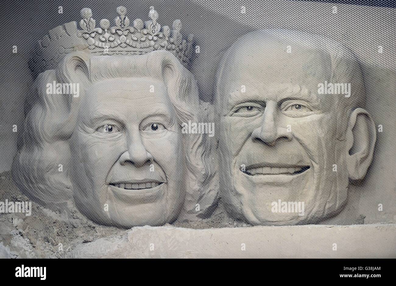 La scultura di sabbia della Regina Elisabetta e il Principe Filippo, Dorset, Regno Unito Foto Stock
