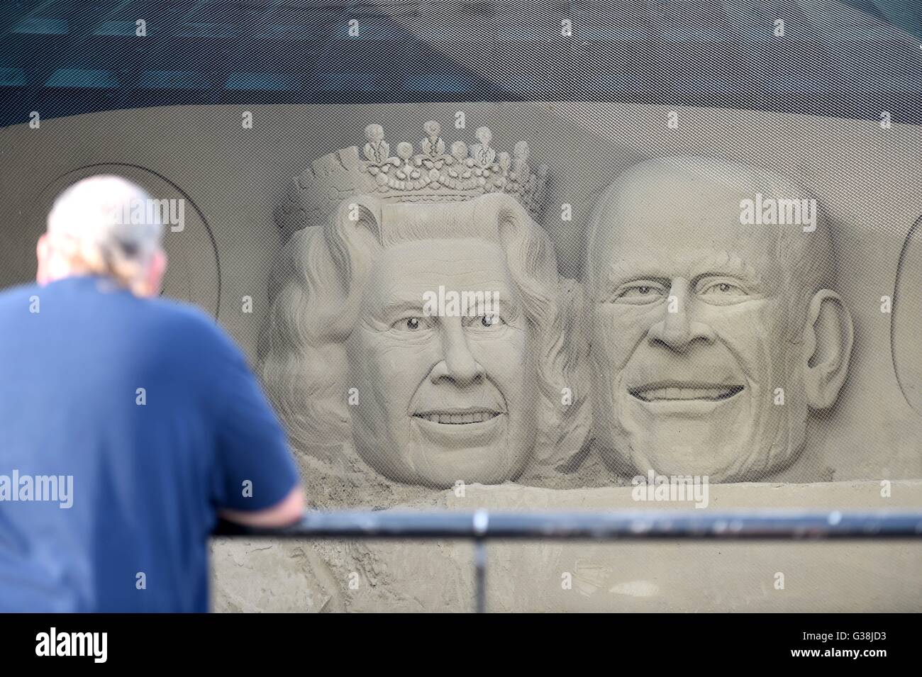 La scultura di sabbia della Regina Elisabetta e il Principe Filippo, Dorset, Regno Unito Foto Stock