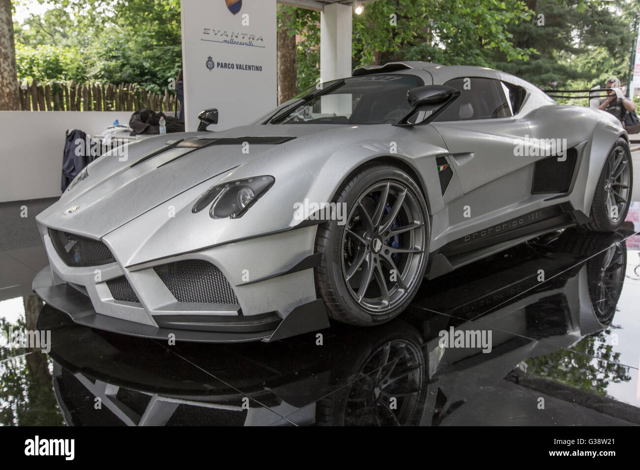 Torino, Italia. 09 Giugno, 2016. Torino car show,dal 8 al 12 giugno 2016. Mazzanti Evantra Millecavalli Credito: RENATO VALTERZA/Alamy Live News Foto Stock