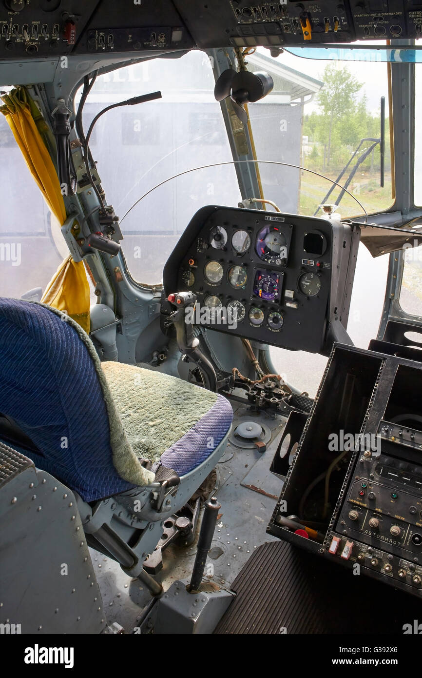 Mil Mi-8T elicottero cockpit pannello di controllo, Finlandia Foto Stock