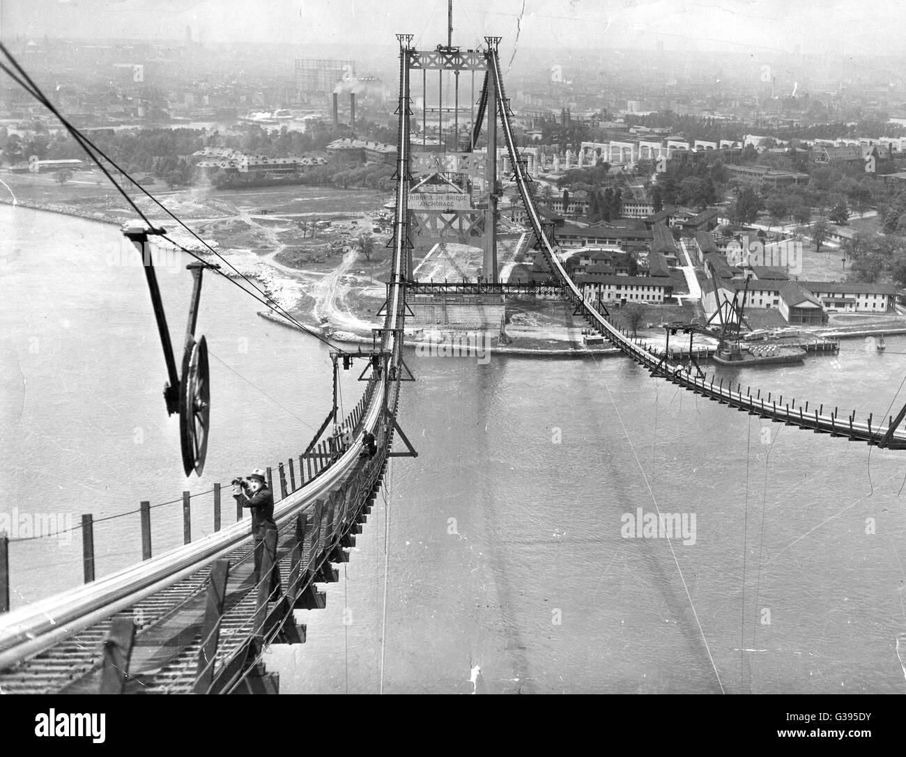La costruzione della sospensione Triborough Bridge tra Manhattan, Bronx, Queens. Foto Stock