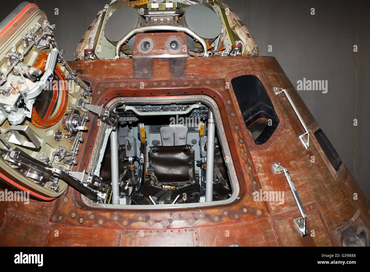 Vista ravvicinata dell'Apollo 14 Modulo di comando sul display presso il Kennedy Space Center Complesso Visitatori, Merritt Island, Florida. Foto Stock