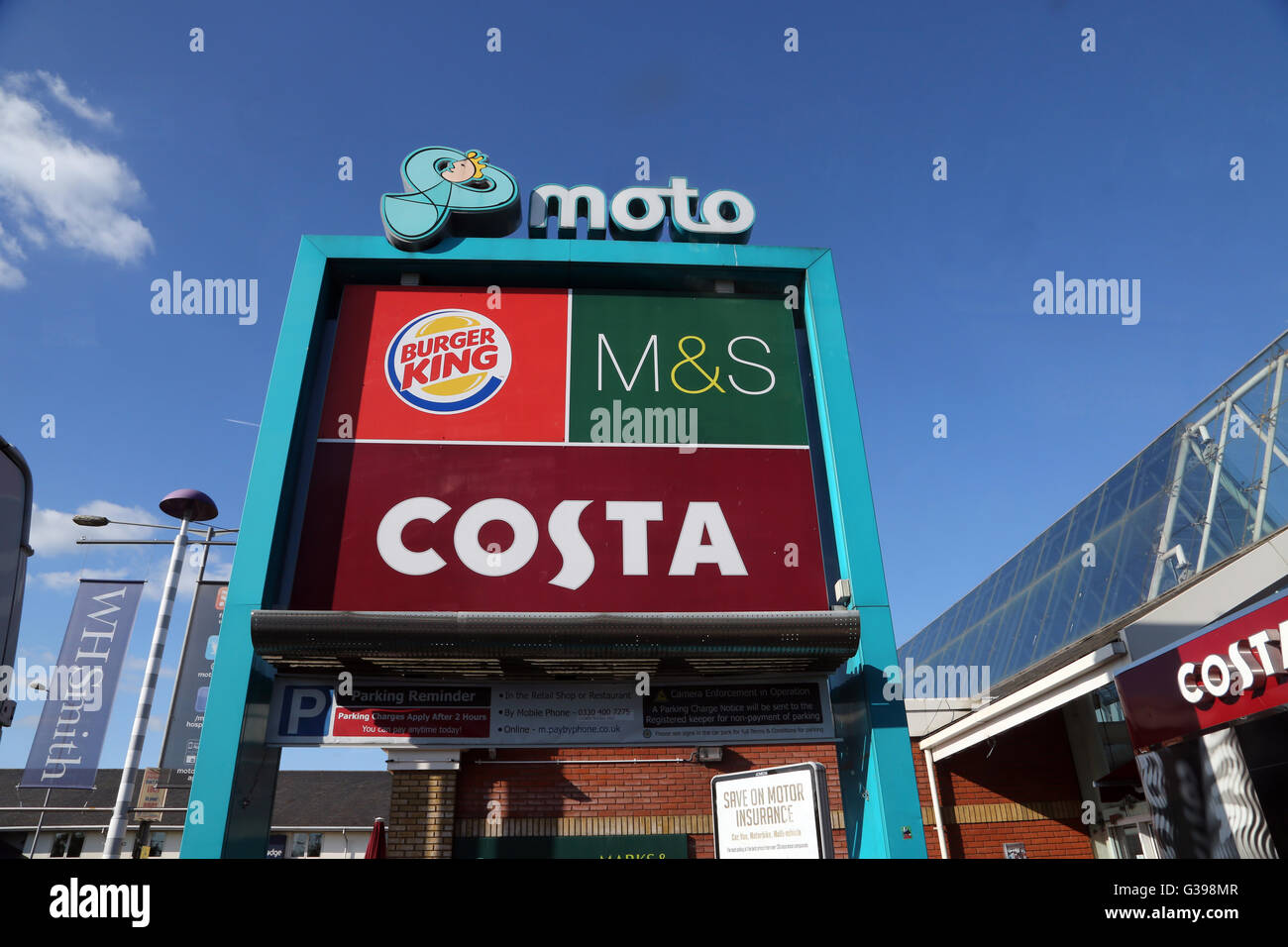 Moto alla stazione di servizio sulla M4 Inghilterra Foto Stock