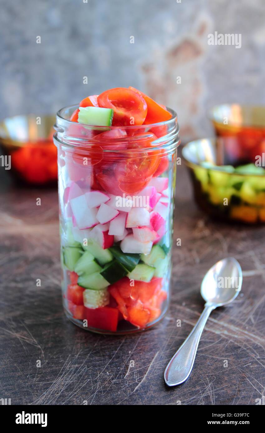 La verdura fresca insalata in un vaso Foto Stock