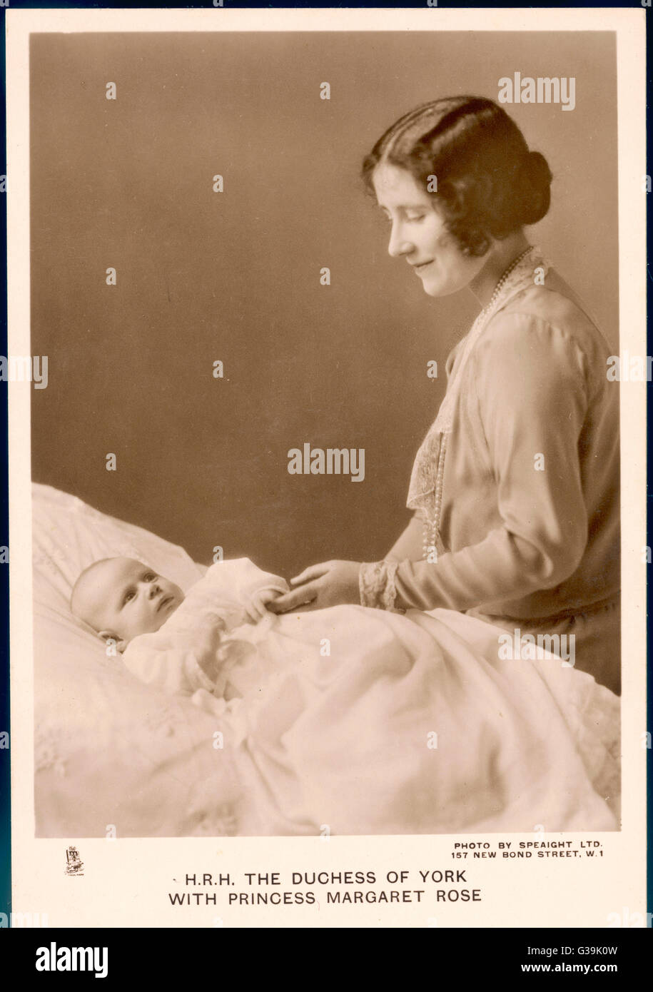 Elisabetta, moglie di George VI con baby principessa Margaret Rose Data: 1900 - 2002 Foto Stock