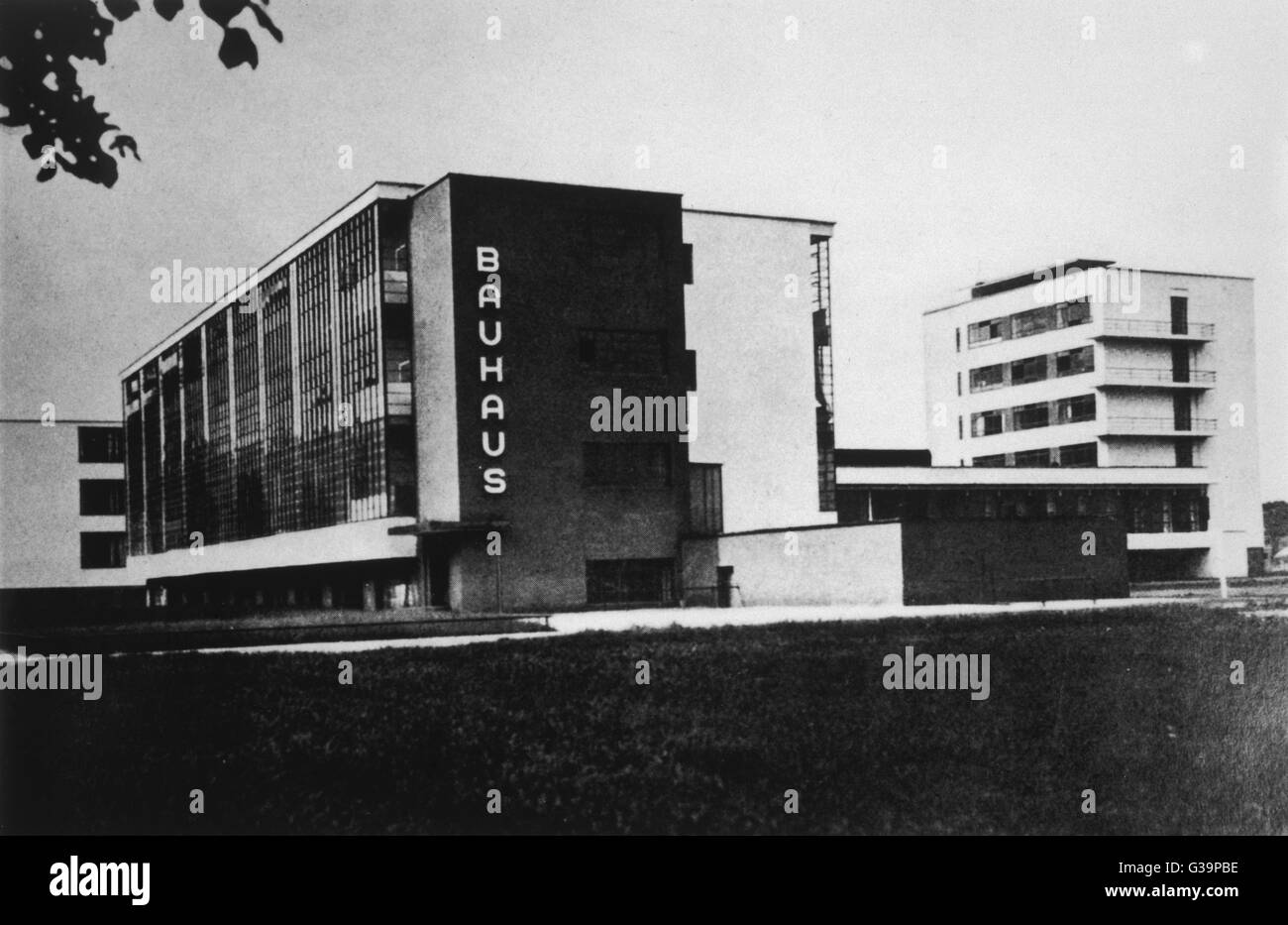 L'edificio Bauhaus di Dessau, città di fabbricazione nella Germania orientale. L edificio è stato costruito nel 1925 - 26 dall'architetto tedesco Walter Gropius. Data: 1930s Foto Stock