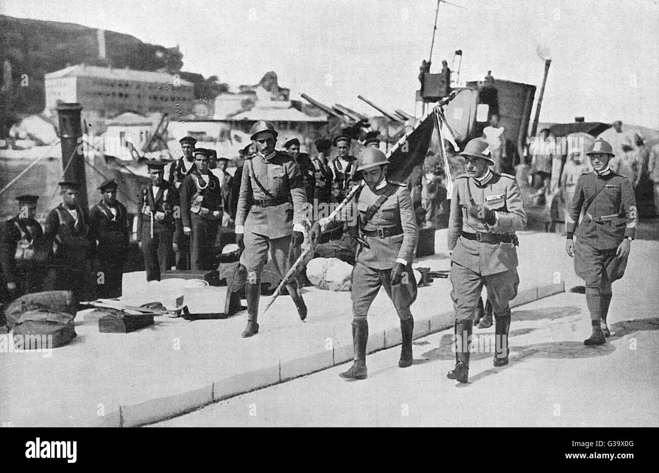 Le truppe italiane sbarcate a Corfù, ad occupare l'isola in risposta alla morte di cinque italiani sul confine greco-albanesi. Data: 1923 Foto Stock