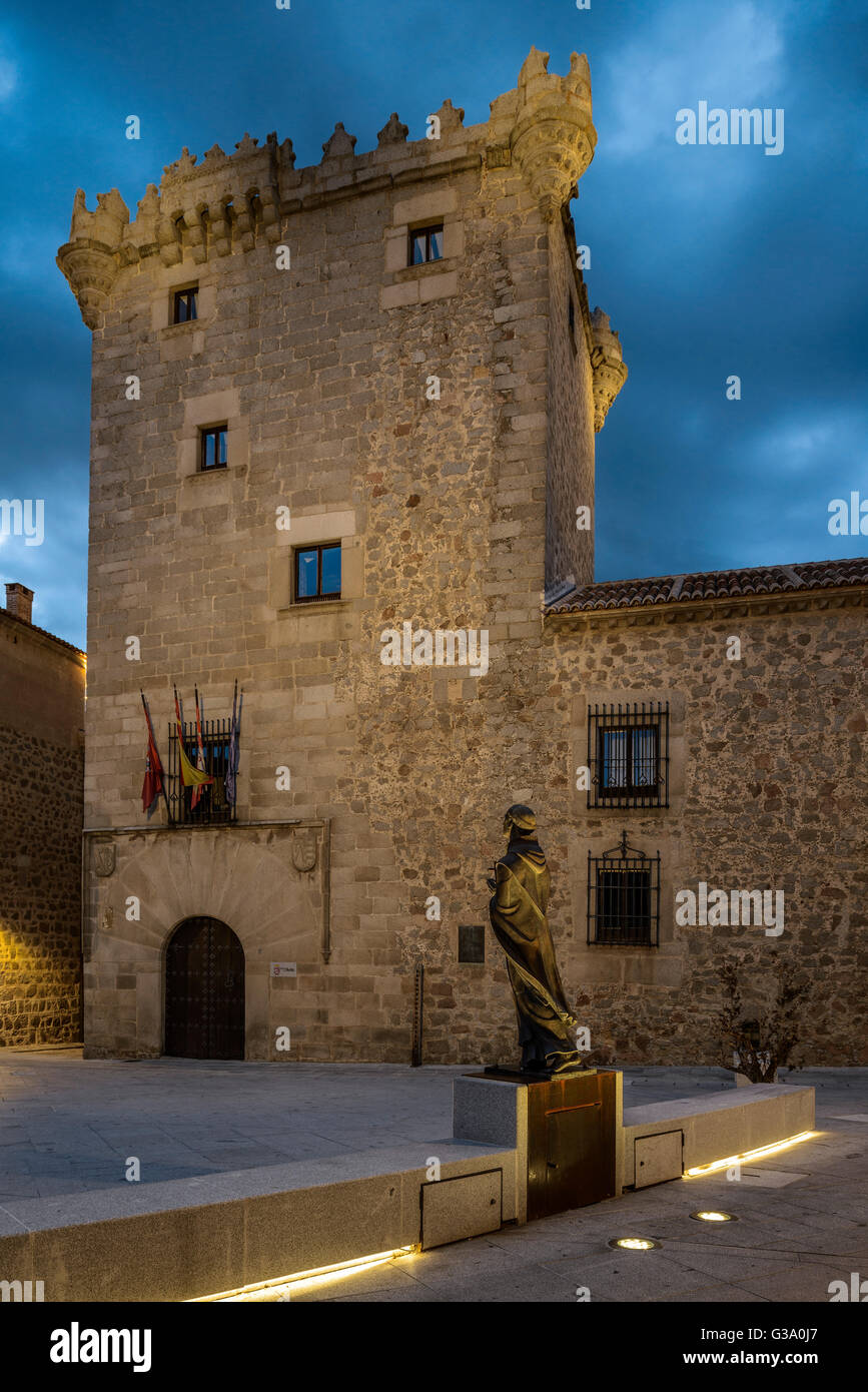 Torre di Los Guzmanes con San Juan de la Cruz, Avila, Castilla y Leon, Spagna. Foto Stock