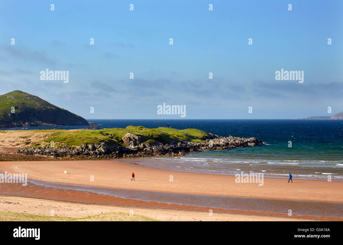 Spiaggia sulla riva occidentale del Loch pecora. Vicino a Poolewe. Ross and Cromarty, Scozia. Foto Stock