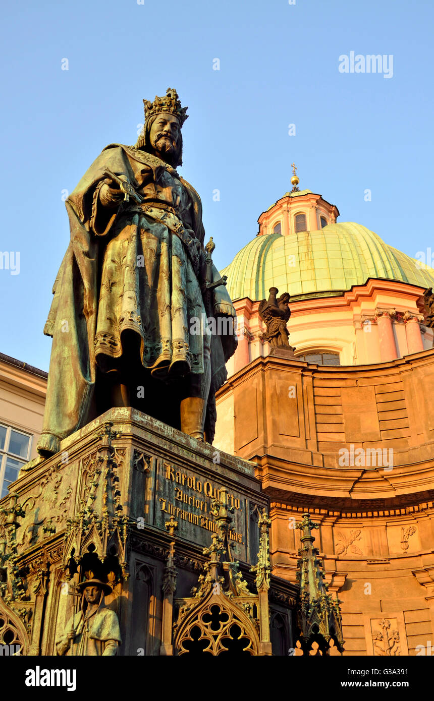 Praga, Repubblica Ceca. Statua (1848) dell'Imperatore Carlo / Karel IV (1316-1378 - Sacro Romano Imperatore e Re di Boemia) .... Foto Stock